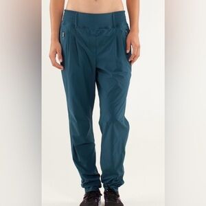 Lululemon Run With Rover Pant
Alberta Lake no size dot